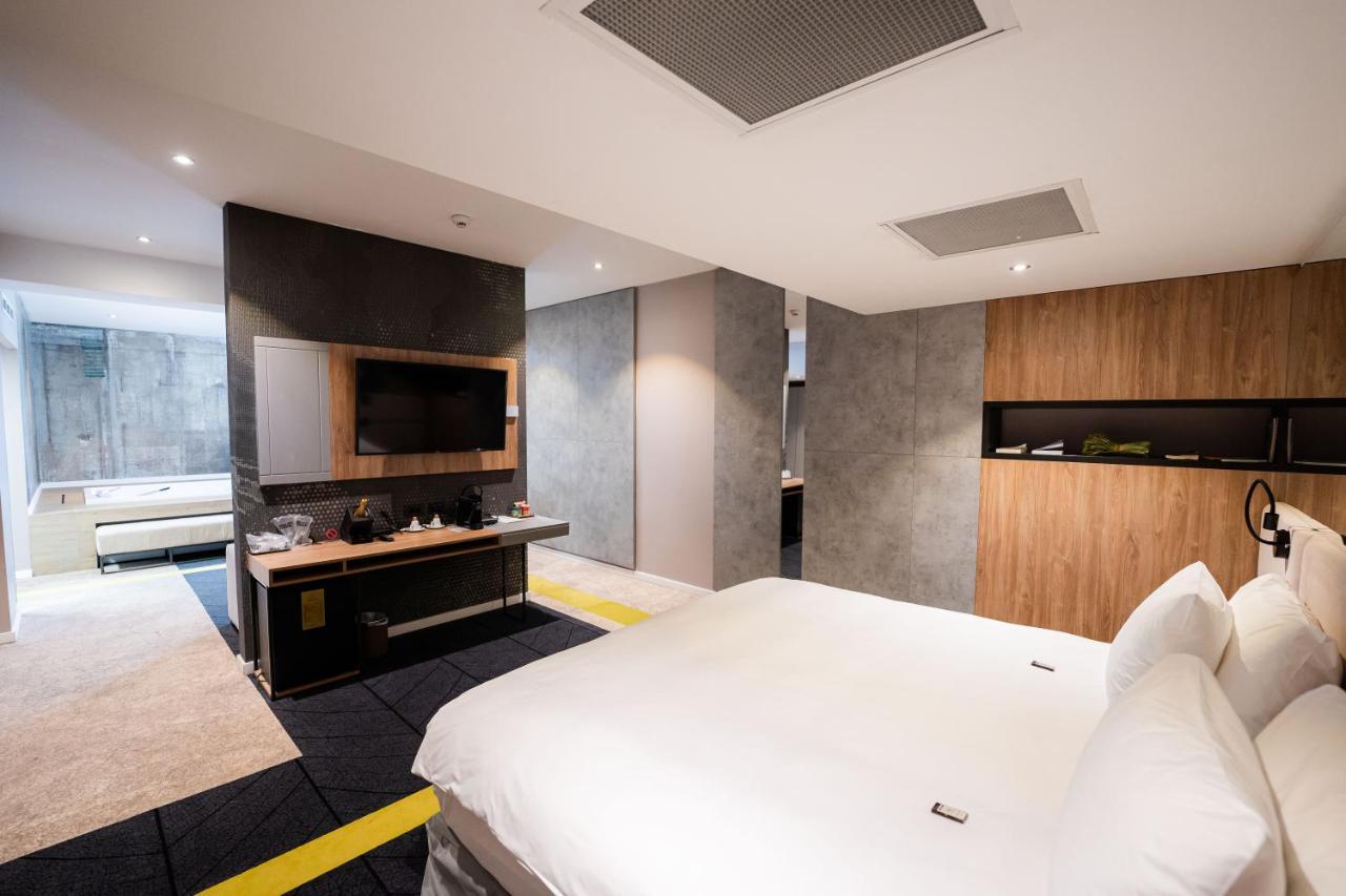 Supreme Suite (with jacuzzi)